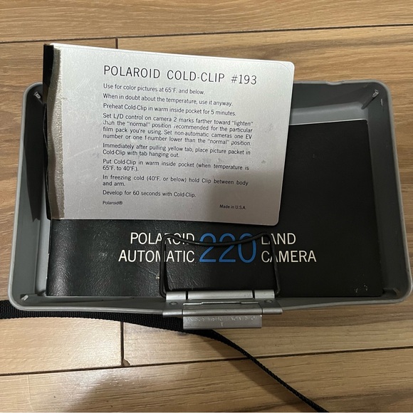 Polaroid Land Camera 220 - Picture 7 of 9